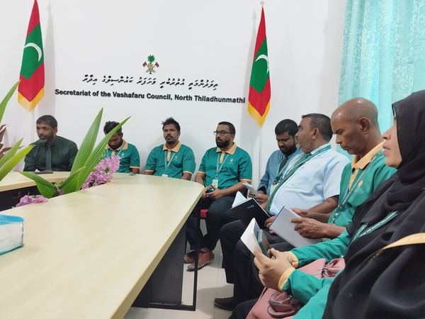 ދިވެހިރާއްޖޭގެ  އިދާރީ ދާއިރާތައް ލާމަރުކަޒީ އުސޫލުން ހިންގުމުގެ ގާނުނު(7/2010 ) ގެ  8ވަނަ މާއްދާގެ (ނ) ގައިވާ ގޮތުގެ މަތީން، މި އަތޮޅު ވަށަފަރު ކައުންސިލް  މޮނިޓަރ ކުރުމުގެ މަސައްކަތް 24 އޮގަސްޓު 2023 ވަނަ ދުވަހު  ކުރިއަށް ގެންދެވުނު.