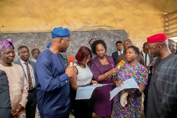 Regency_NG's tweet photo. ⚡Oyo Government Approves Car Loan For School Teachers | #RegencyReportersNews
The Oyo State Government has approved the immediate release of car loans for primary school teachers, across all zones in the state.
This was disclosed today in Ibadan by the coordinating Director, Oyo State Universal Basic Education Board, Mr. Jacob Dairo, who stated that the loan is coming as a palliative to teachers in the state.
He said the loan which is to be distributed in many tranches is to cushion the effect of the removal of fuel subsidy, on Oyo State primary school teachers.
According to him, the scheme was graciously approved by the Oyo State Governor, Engr. Seyi Makinde, who has instructed that the loan be provided to all teachers, without any favoritism.
The coordinating Director therefore, advised the beneficiaries to use the support judiciously for the intended purpose.
The facility which is to be granted by financial institutions, is to be redeemed within 40 months.
Regency Reporters ®