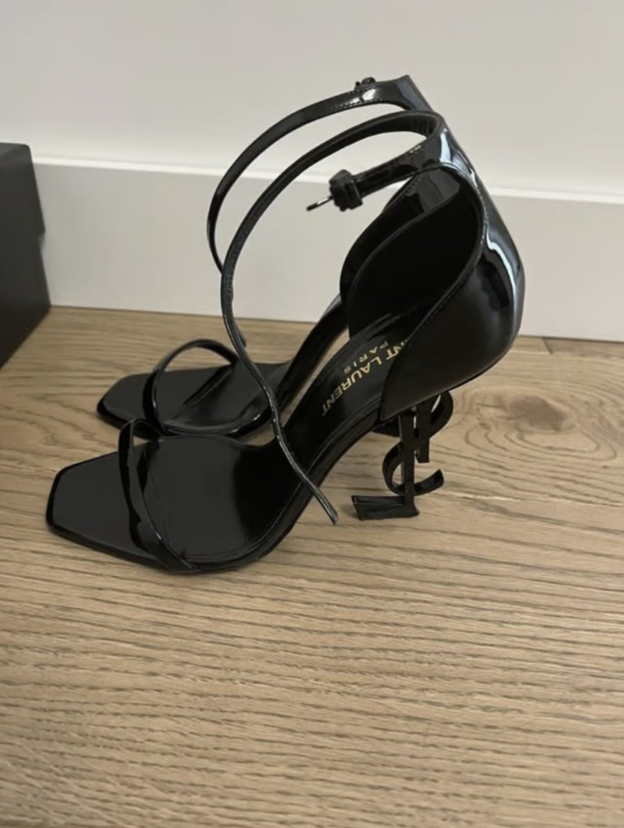 今天这样搭配可以吗😌
#上海情侣 #夫妻交换 #高跟鞋踩踏 #包臀连衣裙 #母狗调教 #绿帽奴 #bdsmِ #调教 #情侣调教 #性奴隷 #母狗肉便器