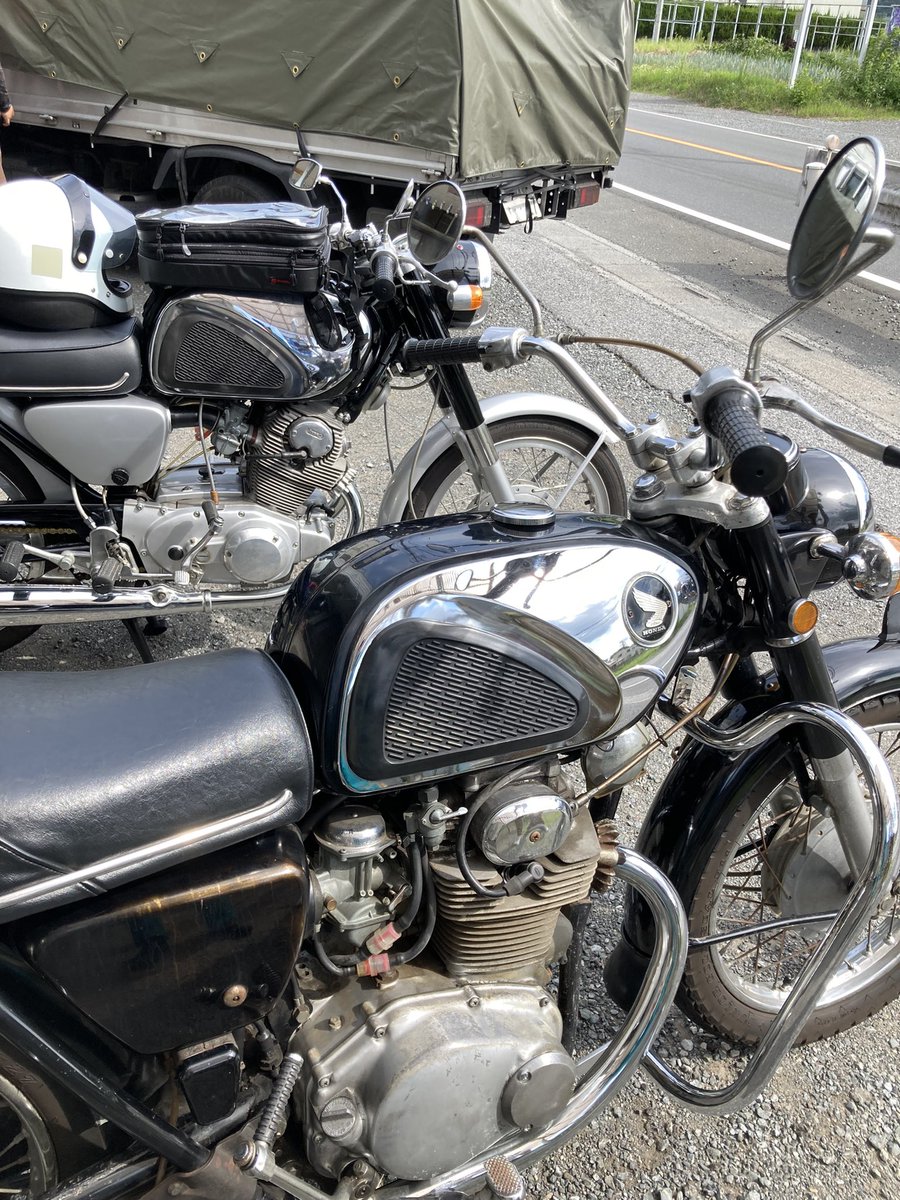 信号待ちでミラー見てたらCD250がすり抜けしてきてビックリした。