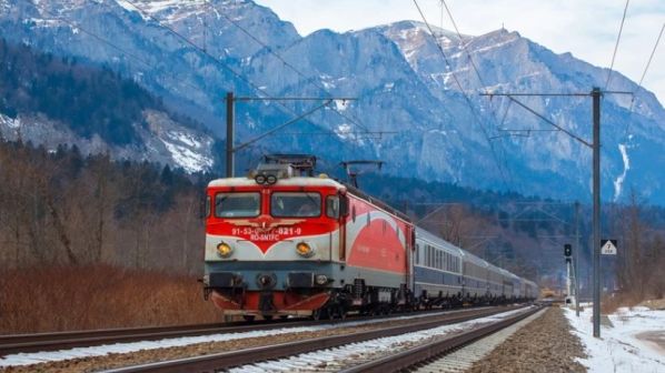 SaveATrain's tweet photo. Wide body - https://t.co/NJeUtcOKHi #track #trains #romanias #romania #cfr #poarta #caransebes #upgrade #mountains https://t.co/yiNjgXBIsn