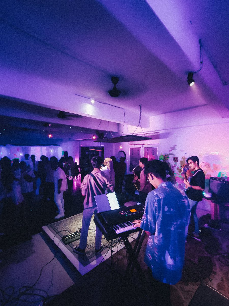 Malam semalam yang indah dengan aura insan² positif di Migo's Garage sempena The Magnificent 8 Vol 30.

Terima kasih kepada <a href="/Megat_Yaesree/">Megat Yaesree</a> atas ruang dan peluang yang cukup bernilai ni.😊 Sampai jumpa lagi~