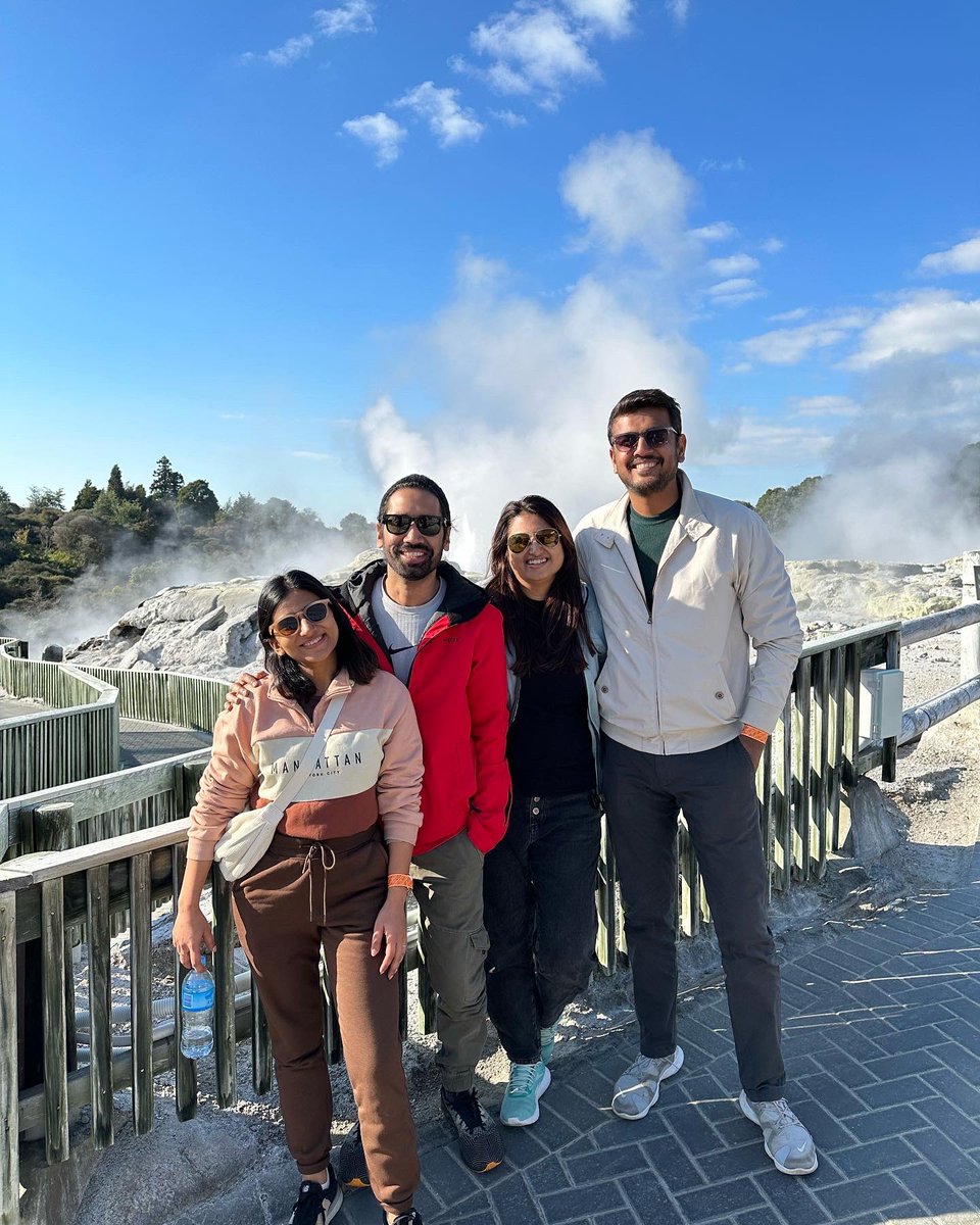 abhilashthapli's tweet photo. The largest geyser in the southern hemisphere, erupted in time, just for us. 🌋 

#newzealand #pohutu #geyser #happiness #life #vacay #smile #laugh #travel #live #friends https://t.co/6zY68DQvEX
