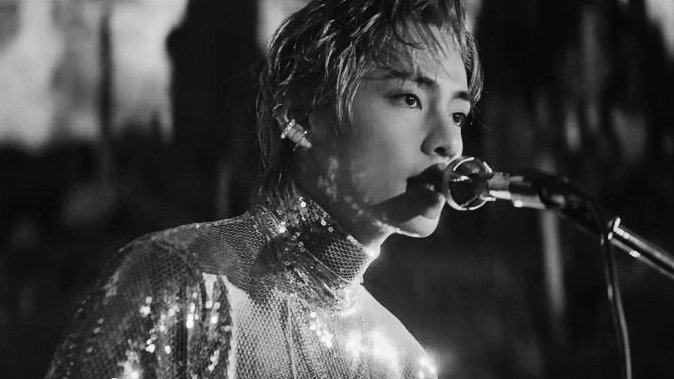 healwithtae's tweet photo. love me again | rainy days | blue | V ✯ https://t.co/Kyp8fzCzei