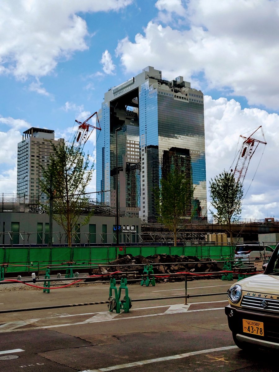 mxP8CoREeWBba5J's tweet image. 久しぶりの大阪府、
久しぶりの人混み。
疲れた。調子悪い。
メガレックウザ飽きた。ヌメラ＆帽カビゴンも飽きた。
…もう帰ろう。
#フェスグローバル
#inOSAKA