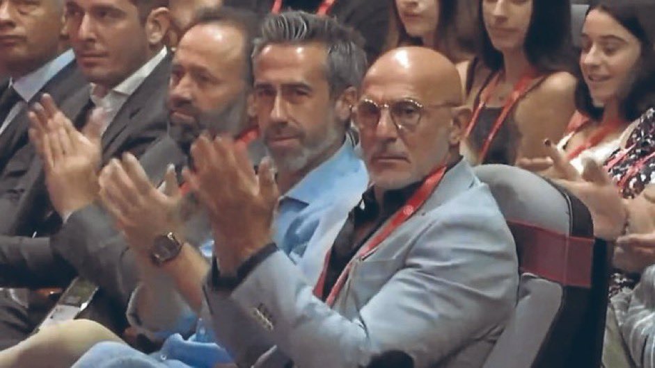 Tanto Vilda como Luis de la Fuente sacaron ayer un comunicado condenando el comportamiento de Luis Rubiales. Ambos, tras conocer la suspensión por parte de la FIFA.

Nos tomáis por imbéciles, pero ya no cuela.

#SeAcabó