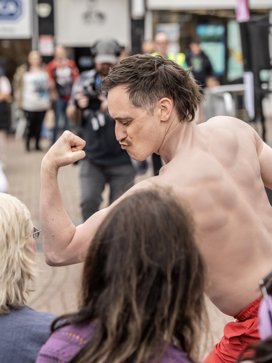 DeDomenici's tweet photo. It was my great honour and pleasure to substitute for @TheGobbledegook in @AuditionProject’s #EauDeMemoire at @AppetiteStoke’s #BigFeast2023 in Stoke-on-Trent!
Here are some marvellous photos by Ian from @z70photo.
🔨📸
#TheBigFeast #MissHighLegKick #StokeOnTrent #Staffordshire https://t.co/clkxRf4hBX