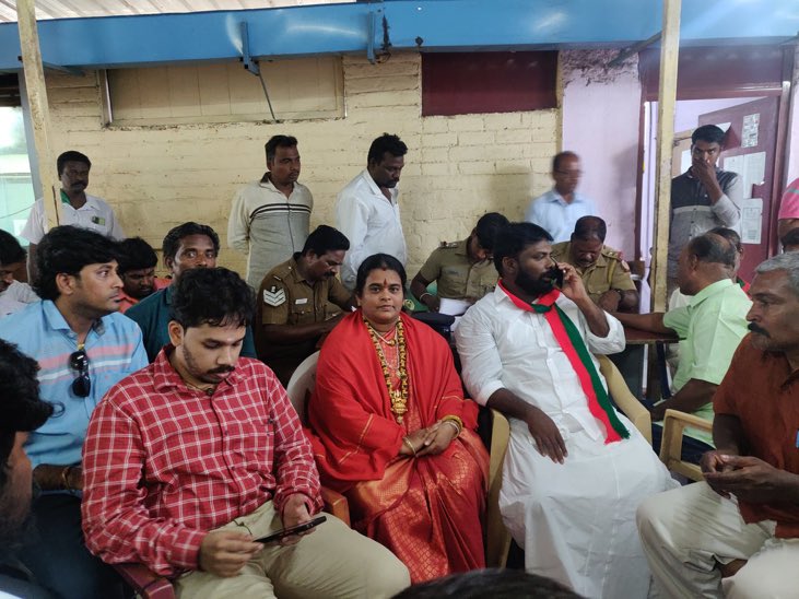 selvinnellai87's tweet photo. பூந்தமல்லி காவல் நிலையத்தில்..

#திராவிட_ஒழிப்பு_மாநாடு https://t.co/VDkugdeYtD