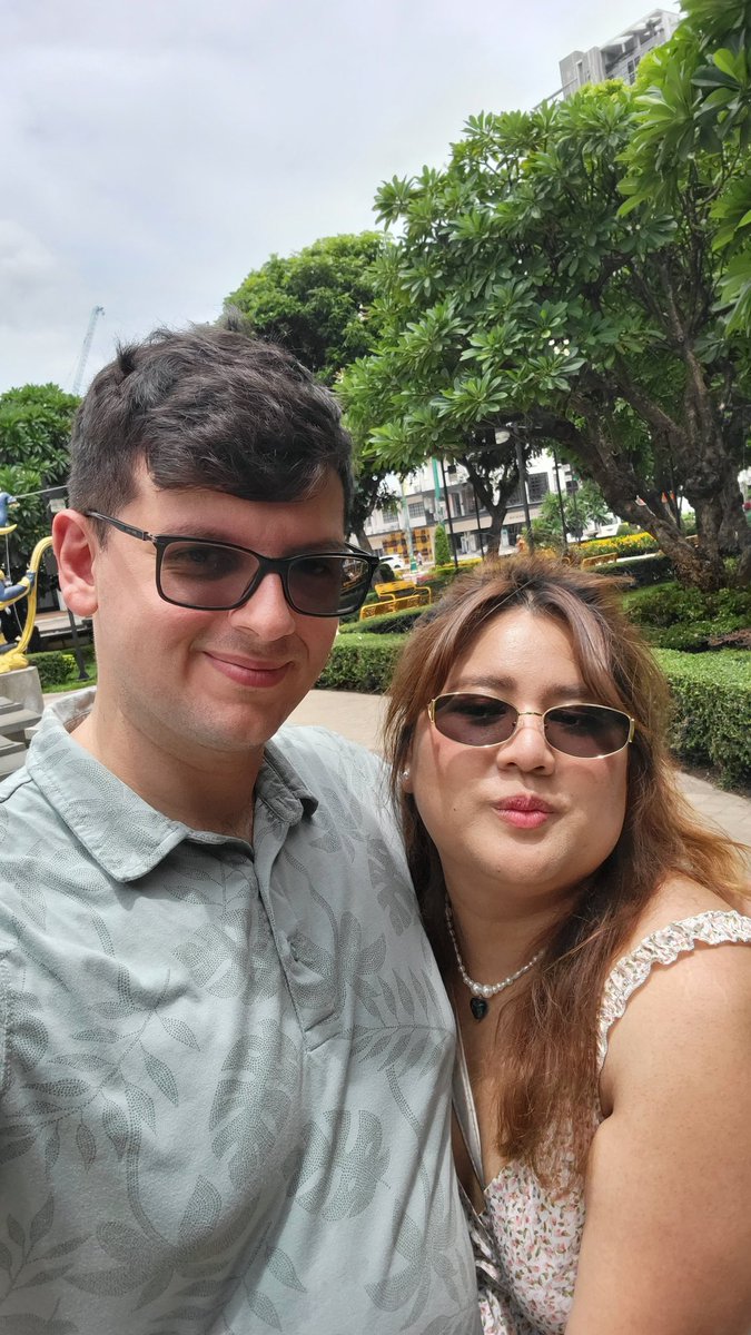 Cooleeto's tweet photo. I've been a very busy boy but recently I've been enjoying my vacation with my wifeeee in Thailand! Very interesting and friendly country! https://t.co/nf8p90fxBY