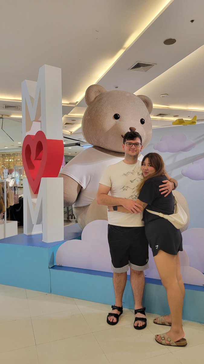 Cooleeto's tweet photo. I've been a very busy boy but recently I've been enjoying my vacation with my wifeeee in Thailand! Very interesting and friendly country! https://t.co/nf8p90fxBY