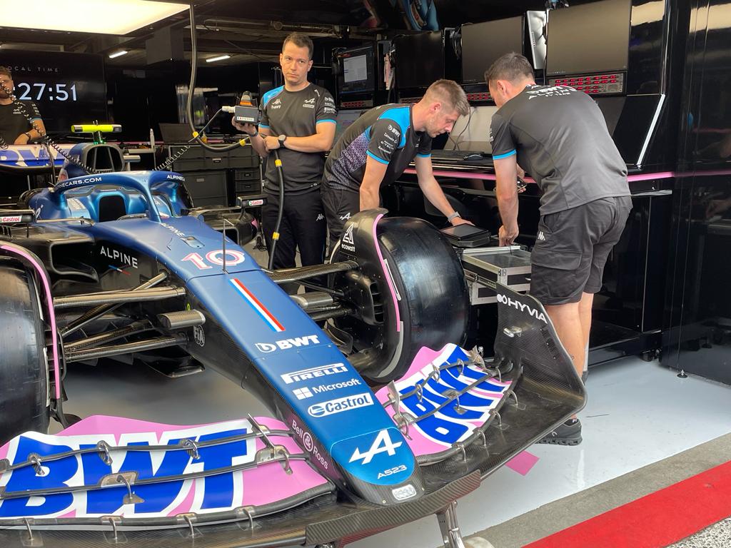 HYVIA_Official's tweet photo. @PlugPowerInc and HYVIA are official partners of @AlpineF1Team at the Formula 1 Grand Prix in Zandvoort, Netherlands.

GO BWT Alpine F1 Team! GO!

#Alpine #BWTalpineF1team #greenhydrogen #plug #renaultgroup #H2mobility #energytransition #innovation https://t.co/CiM51zd6vI