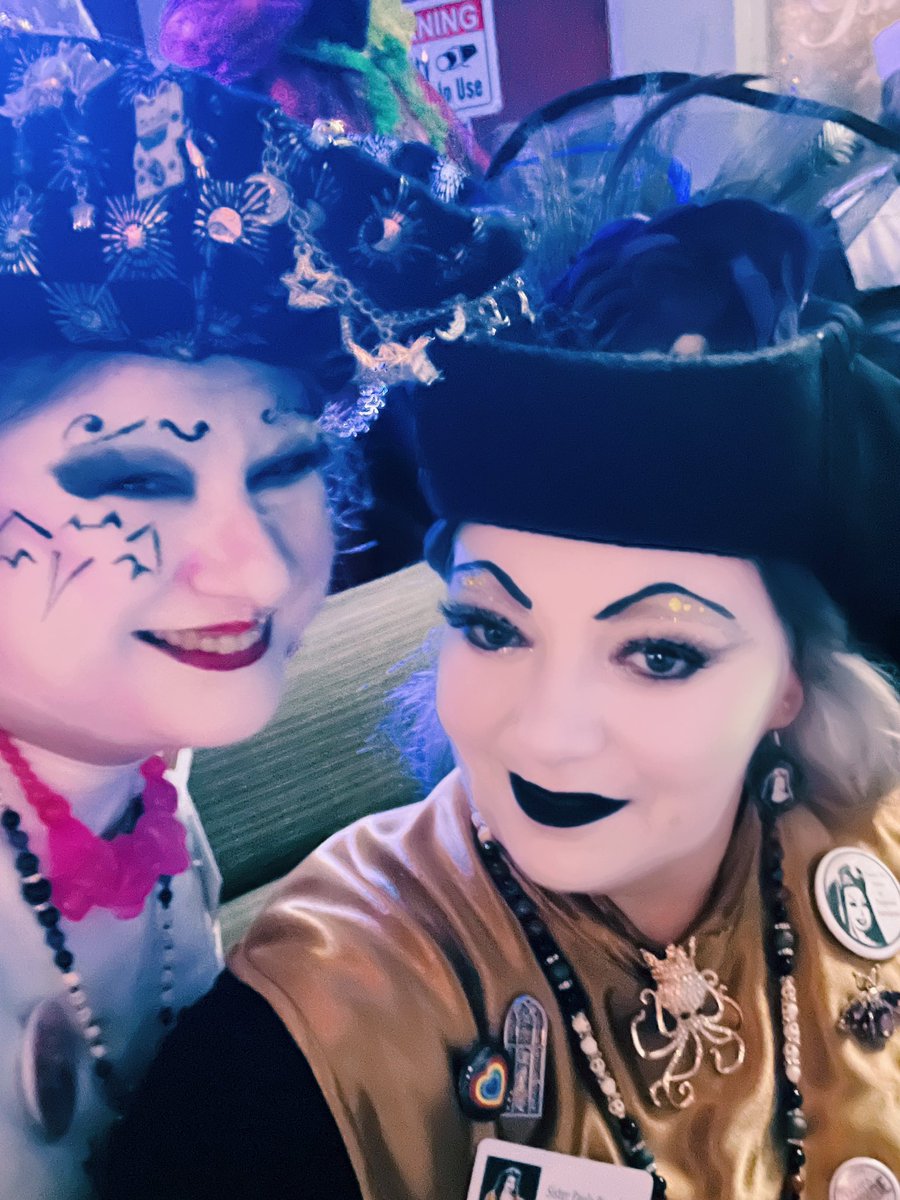 ChristenP's tweet photo. the #TampaBay #SistersofPerpetualIndulgence raised a shitload of 💵 for local unhoused folks tonight
my eyebrows melted off but 🤷🏻♀️ I definitely had a lewk lol
now I’m fuckin starving & would give my left tit for some tacos https://t.co/9Xng0v3tiI
