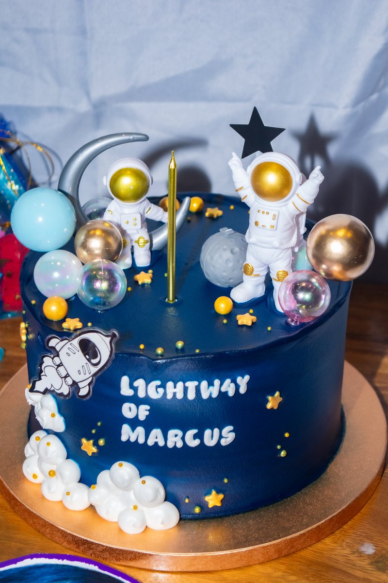 MarcusGlobal_'s tweet photo. [🌌] LIGHT WAY CUP SLEEVE EVENT 20230826

Thank you to @Anchors_GA for sponsoring this really cool birthday cake! 😍

#LightWayCSE
#호라이즌 #HORI7ON
#마커스 #MARCUS https://t.co/goV25jxJKK
