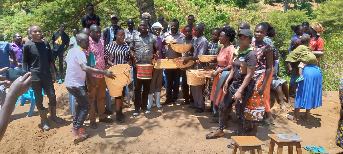 We held a community Baraza at Odioi valley, Busia County and made resolutions moving forward to restore the heavily degraded area using bamboo and Vetiver. The objective is to limit soil erosion, improve soil fertility and increase natural vegetation in the area.