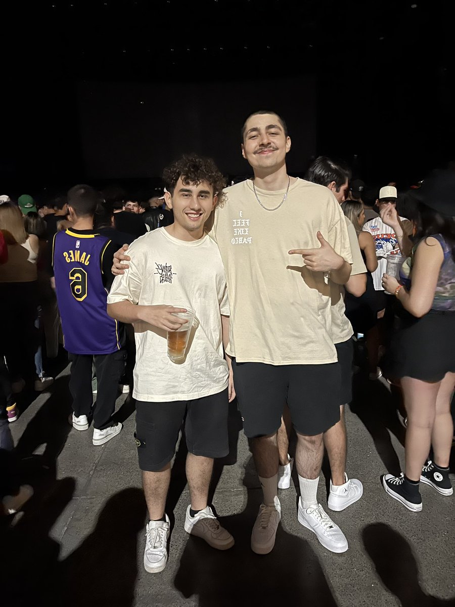 junte historico <a href="/FraFilter/">FraFilter</a> 

uno hizo 35 millones de monedas

El otro se las gasto…

no les dire quien es quien