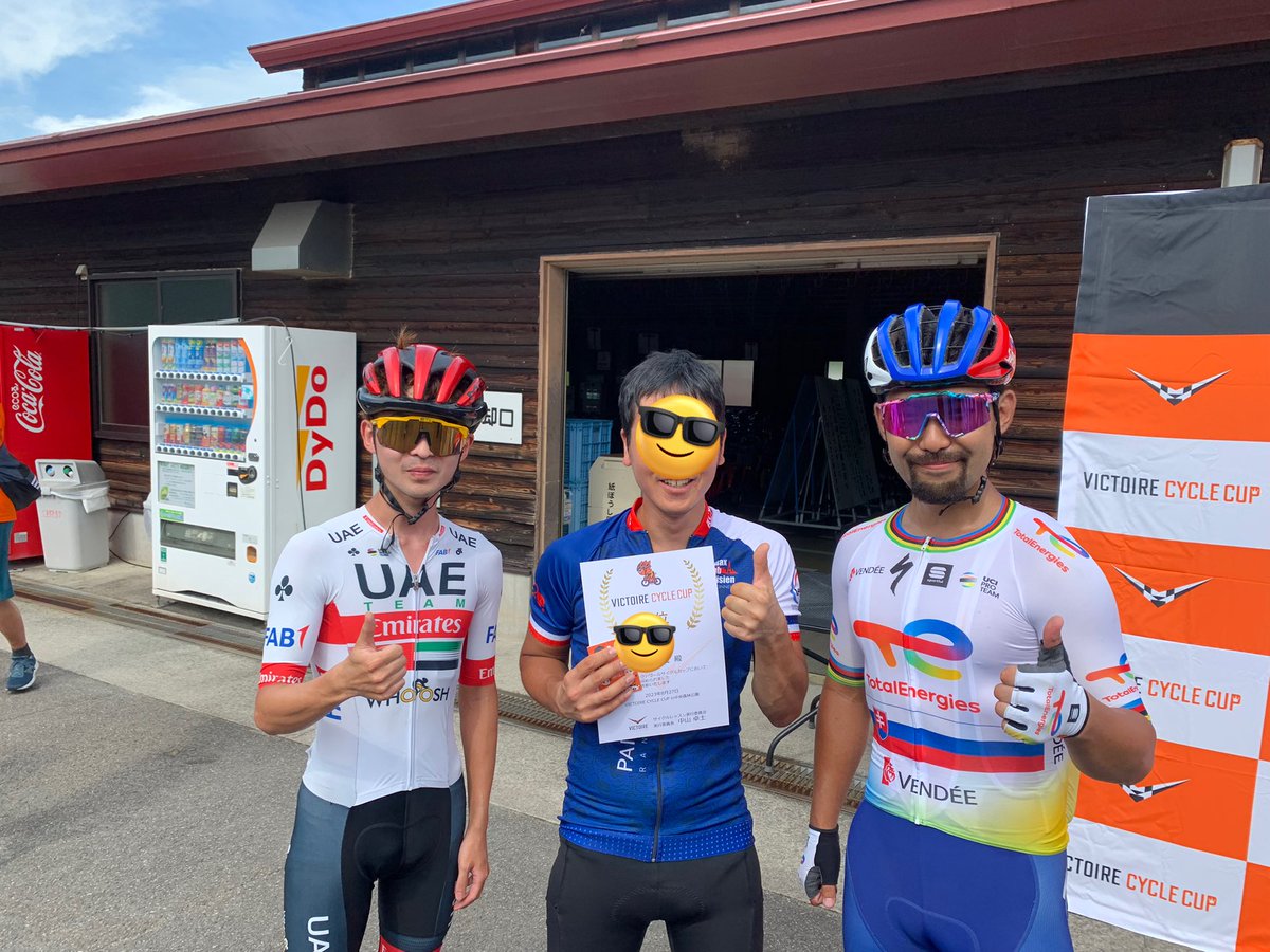 MFDi2DeRosa's tweet photo. ヴィクトワールサイクルカップV3カテゴリー2位でした！
身体や機材の状態で言い訳したいことは沢山あるけど、そもそもPBP帰りにレースに出るなよって話になりますからね。
結果には満足です👍🏻
1位だったらアジリスト貰えてた…残念w
会場でサガンとポガチャルと一緒に写真撮ってもらったw https://t.co/hIeQXbE7kE