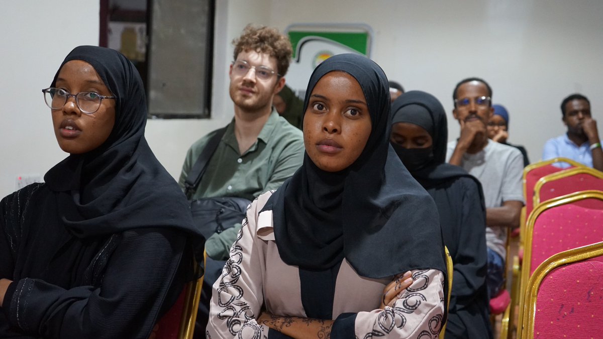Engaging in a thought-provoking discussion on the Somaliland peace compact with Dr. Matthew Gordon last night. Insightful academic insights that shed light  on what remains and what is worth preserving . #AcademicDiscussion #hargeysaCC