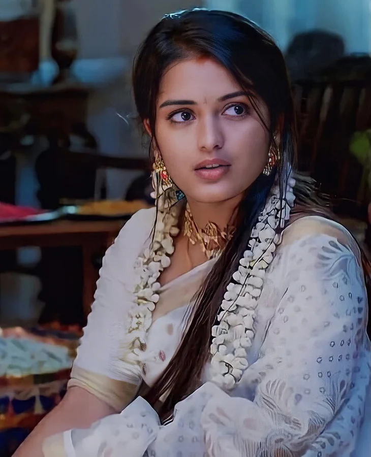 F4hQWX5asAAObQc?format=webp&name=900x900