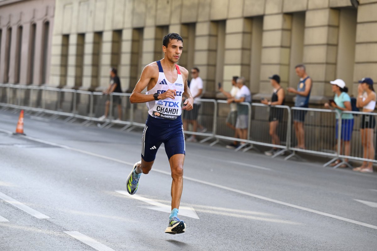FFAthletisme's tweet photo. 👏 Toujours au rendez-vous !

🇫🇷 Hassan Chahdi, auteur d'une incroyable remontée, termine 7e en 2h10'45'' !

👍 C'est la première fois qu'un Français est finaliste sur marathon aux Mondiaux !

💻 Les #WorldAthleticsChamps sont à suivre sur
@francetvsport et @Eurosport_FR. https://t.co/8g3wdCsWas