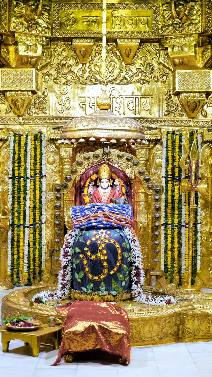 Somnath_Temple's tweet image. श्री सोमनाथ महादेव मंदिर,
प्रथम ज्योतिर्लिंग - गुजरात (सौराष्ट्र)
दिनांकः 27 अगस्त 2023, श्रावण शुक्ल एकादशी - रविवार
मध्याह्न शृंगार
08234620
#Shravanmaas
#somnathmahadev
#somnathtemple
#shree_somnath_trust
#Parvati_maa_vastra_prasad
#Somnath_Vastra_Prasad
#Pratham_Jyotirling