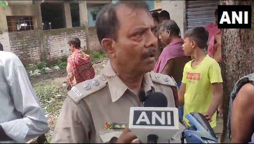 ANI's tweet photo. #UPDATE | "5 bodies recovered", says Asis Ghosh, Fire Station Officer on the explosion that took place at the illegal crackers factory in Duttapukur. https://t.co/FbzxBDnc3M