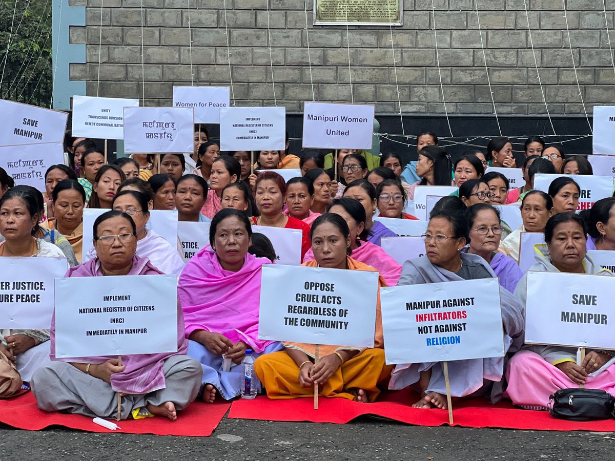 It's inspiring to witness the dedication of these women, as they stand up against human rights violations and promote peace on #WomenEqualityDay. Their unity and commitment are truly remarkable. #ManipuriWomenUnity #AzadiFromInfiltration 
#RayofHope