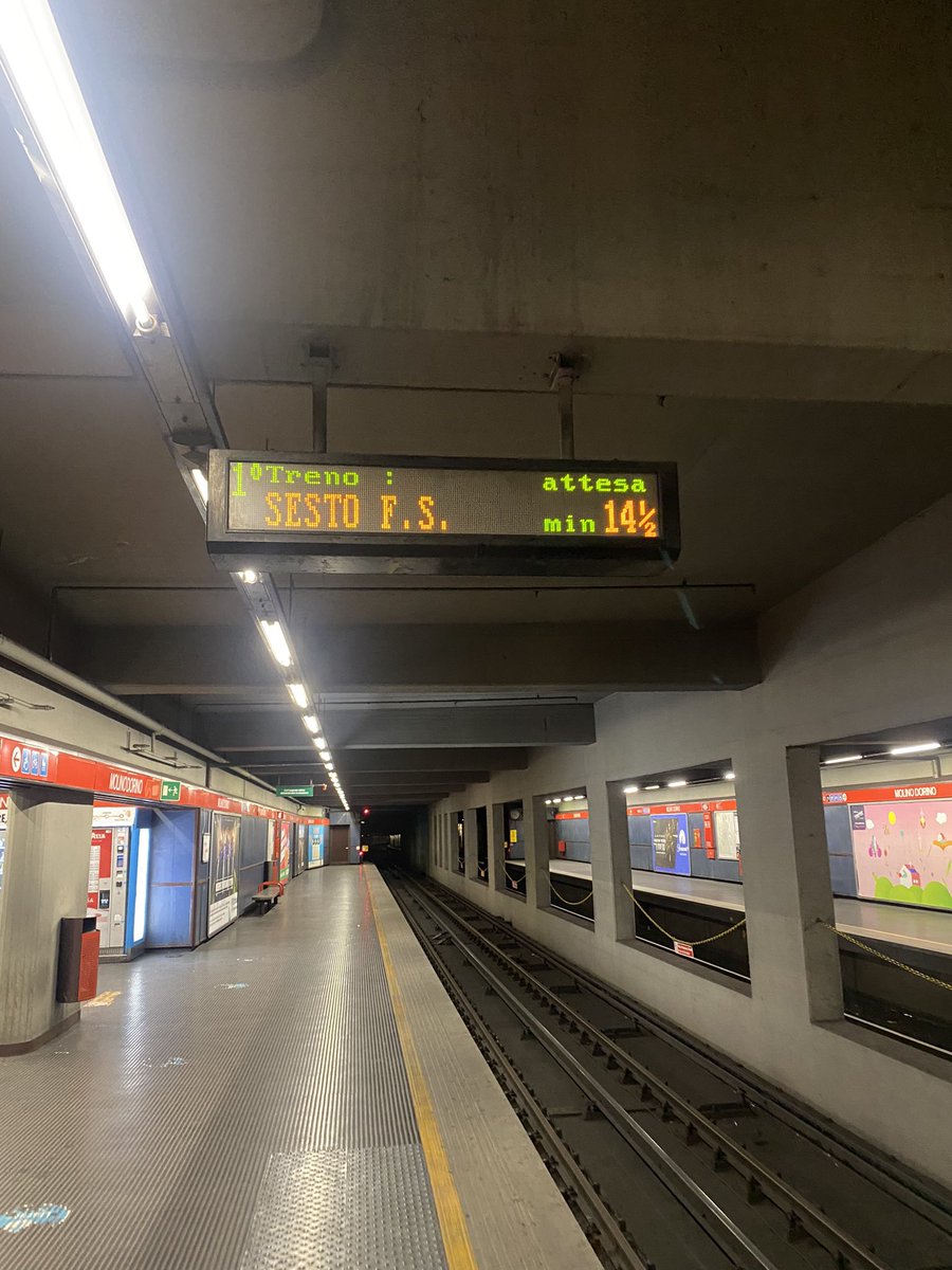 andrearizzo1989's tweet photo. @atm_informa siete una vergogna! 14 min per la M1 , follia totale! 4 treni all’ora, nemmeno Trenitalia fa schifo quanto voi. https://t.co/i7nemmkHkJ
