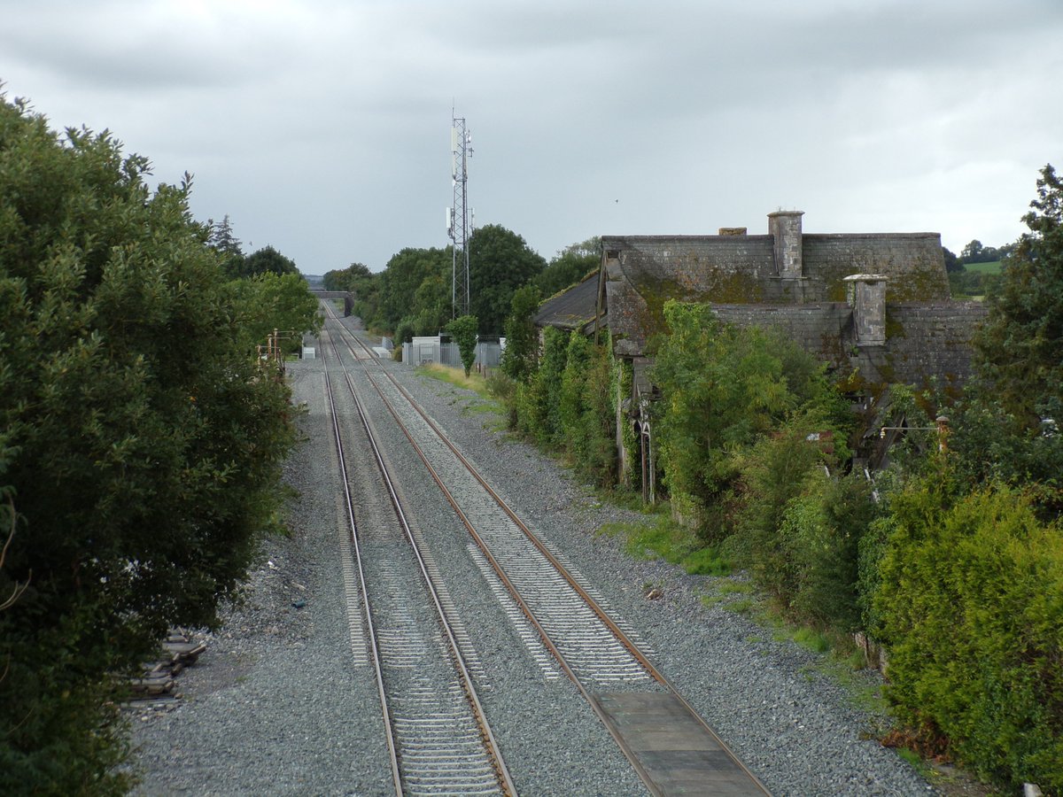 Former train station now derelict.

At Mountrath Laois & complete with a store yard, officially closed in 1976. A once great piece of infrastructure in a rural area.

Using what we already have should be the first action.
#railtransport #mountrathtrainstation #mountrath #laois