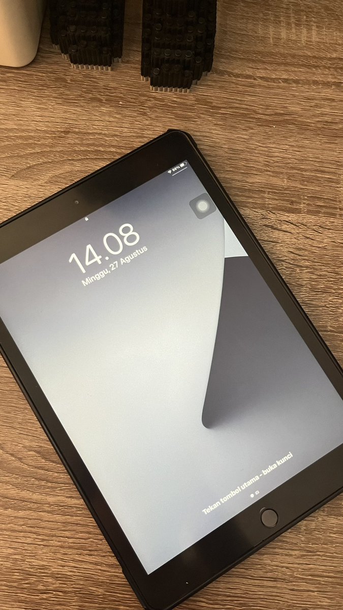 babyccen's tweet photo. WTS IPAD 8 32Gb Wifi Only
(Alasan dijual mau upgrade ipad ) 
Rp. 4.100.000 ( nego) 

Fingerprint ✅
Camera depan blkg✅
Lcd✅
Speaker✅
Tombol volume , lock dll aman✅

📍surabaya timur ( bs dikirim jg keluar kota 
Mau tanya” bisa dm yaw 

#wts #WTs #ipad8 #ipad #ipadsecond https://t.co/PAa1k6LQ8N