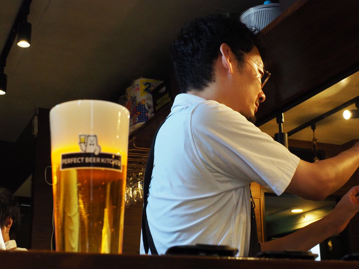 sakoamagami's tweet image. 高校の先輩となおたかさんバースデーに
オープンしたばかりの西荻窪店に凸！
ビールもいろいろあってめちゃくちゃ美味しかったけど、ビアチキ唐揚げがココ数年の唐揚げで一番うまいレベルで美味かった！

先輩シャンパン含めゴチです。
#PERFECTBEER
#なおたか酒場