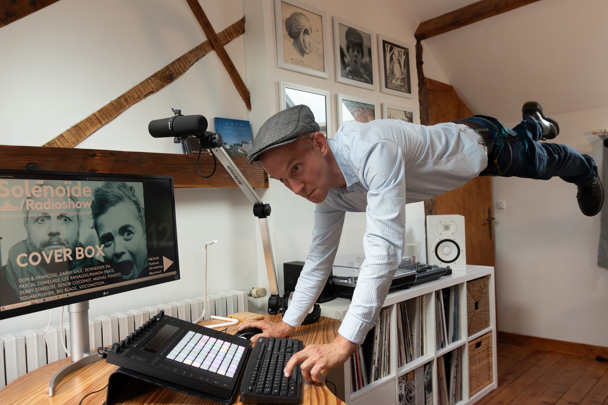 Découvrez la fascinante "radio-lévitation" en écoutant Solénoïde : une expérience sonore qui demande une concentration et une préparation approfondies !
Plus d'infos sur solenopole.org 

#solenopole #levitation #levitate #radioshow #letitfloat #concentration #radio