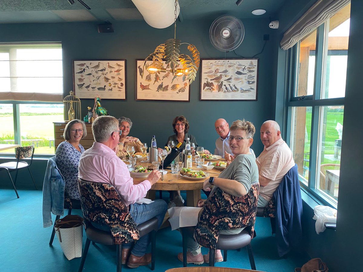 Gisteren hier in Friesland d de 70ste verjaardag van mijn broer gevierd. Zij kwamen onze kant op zodat ik ook kon aanschuiven. Gelukkig gaf start derde chemo geen problemen en kon het ook. Dit zijn mijn #koestermomenten #kwaliteitvanleven #mijlpaal