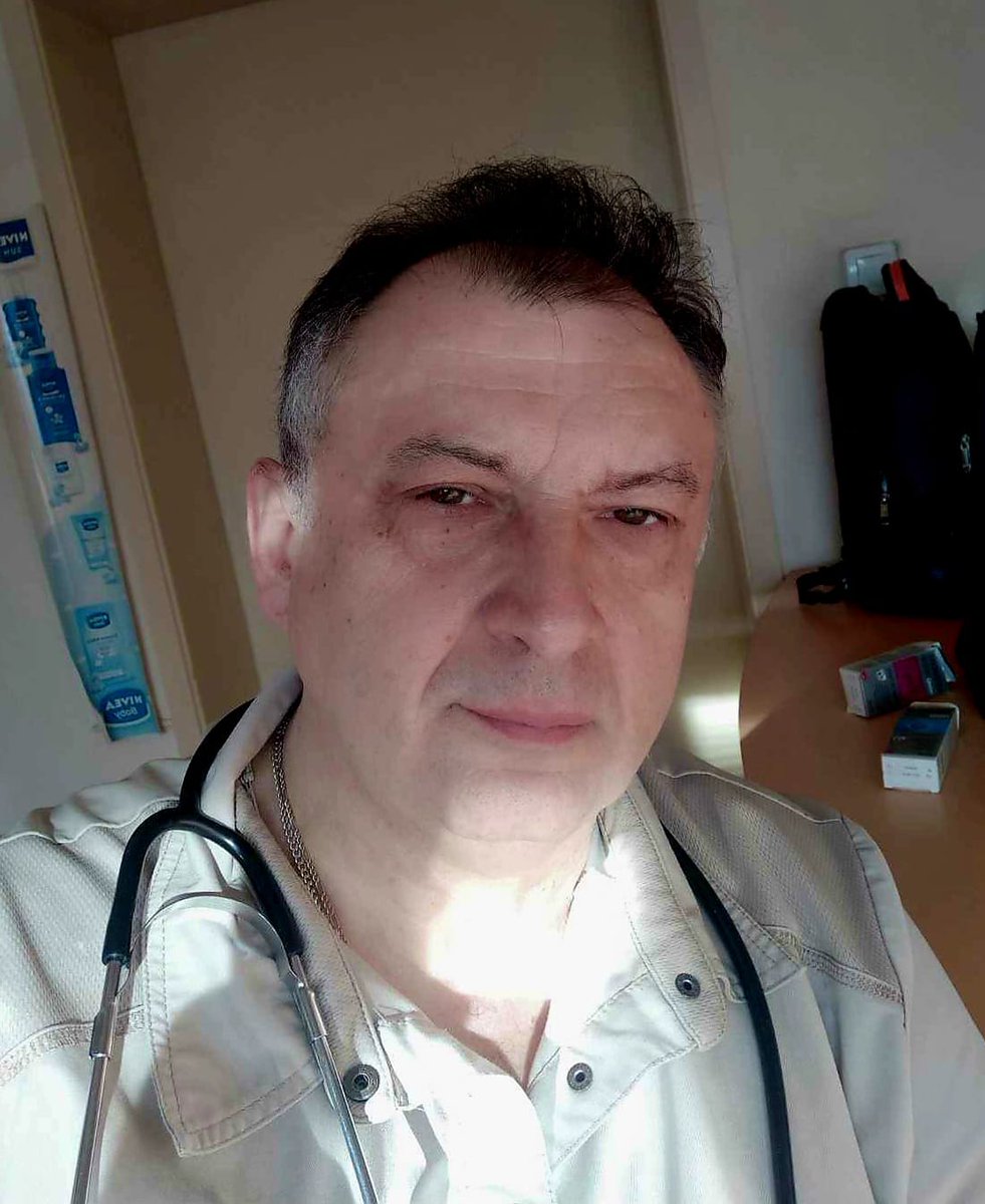 1/2
Това е д-р Прохоров, детски хирург от🇺🇦. Един от най-добрите там. В момента е в Пловдив и работи като санитар, защото легализирането на дипломата и изпитите по български език са дълъг и скъп процес. БГ има нужда от детските хирурзи, но не покрива разходите за тези