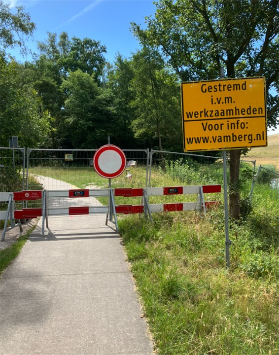 Het oude fietsparcours op de VAM-berg is vanaf mamiddag 28 aug t/m zo 10 sept weer open voor recreanten. Vanaf ma 11 sept gaat de berg opnieuw dicht i.v.m. het EK Wielrennen.

Recreanten kunnen nog niet fietsen op het nieuwe ‘Dak van Drenthe’ dat deze zomer is aangelegd.