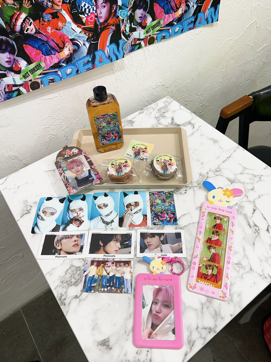 EMI_NANA_HOLIC's tweet photo. 韓国カプホ巡り
𝕎𝕖 𝕒𝕣𝕖 𝕕𝕣𝕖𝕒𝕞!

ドリムの曲にうるうるしながら
カプホはなかったけど
ドリンク🥤とマカロン🩷
本当感動的な空間だった🥹

@we_are_0825 님
감사합니다🩷

#NCTDREAM
 #드림데뷔이벤트 #드림데뷔카페
#WE_ARE_DREAM
#7드림_그리고_우리 https://t.co/bg9iYh6lJ0