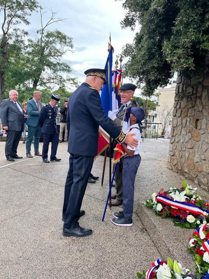 LegionHonneur34's tweet photo. La @LegionHonneur34 est fière de son porte-drapeau junior Hayan présent à la cérémonie de commémoration de la ville de @montpellier_ encadré par les porte-drapeau de la #smlh34 et de l’@ANOPEX1 (photos @Prefet34 ) en présence de @MDelafosse https://t.co/xHVC9tMRCO