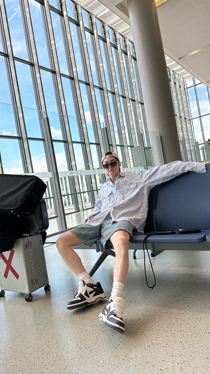 henrylau89's tweet photo. ready for takeoff ✈️✌️ https://t.co/iblgQnDnbi