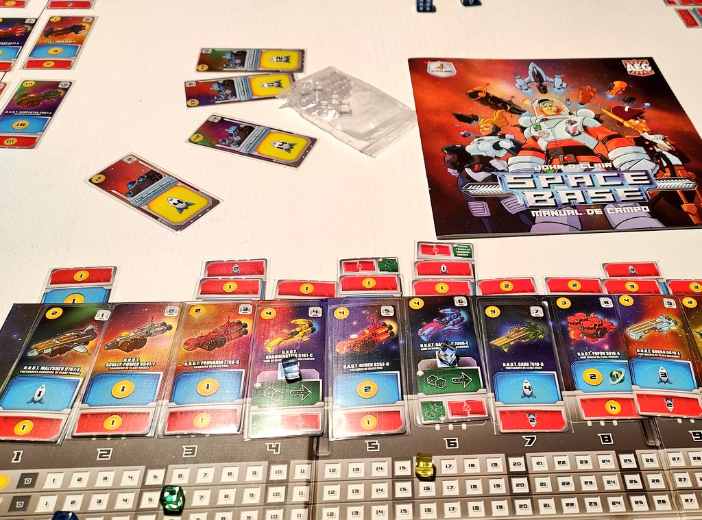 Sombrax16Bits's tweet image. Volvemos a los sábados con partidas !
#SpaceBase a 5, comienza lento y termina como un cohete, primera partida que jugaban y les encantó, se explica en 1 minutos y se aprende en 2, sin entre turnos y muy divertido el crear tu motor de probabilidades.