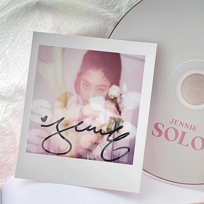Shha1130's tweet photo. wtb 블랙핑크 Jennie solo album 친필 싸인 폴라 구매 받아요

⭕Buy      
❌sell

wtb 리사 지수 제니 로제 blackpink jisoo jennie rosé lisa #ตลาดนัดblackpink polaroid buy ina ph jp cn 양도 포키 https://t.co/uWWNTteNoc