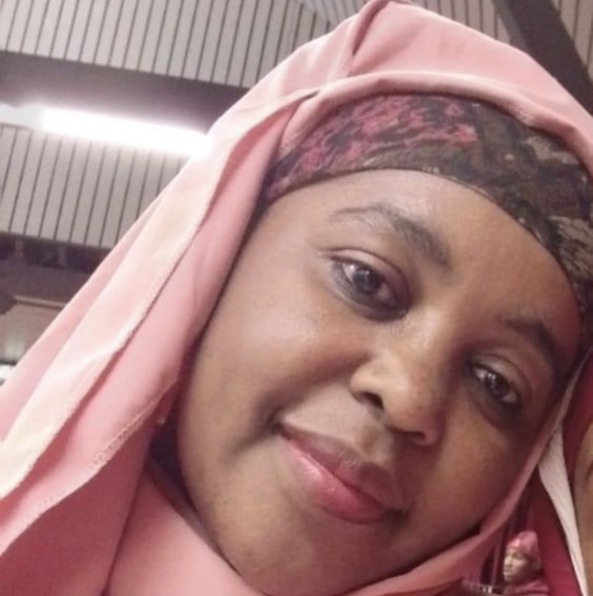 🚨🇫🇷 APPEL À TÉMOINS | Hadidja Ali, 45 ans, a disparu à Arlod (Bellegarde, Valserhône) depuis le mardi 22 août à 4h du matin. 

Elle est vêtue d’une tenue traditionnelle africaine, de mi-bas rouges et de baskets blanches.

👉 Si vous avez des informations, merci de contacter le