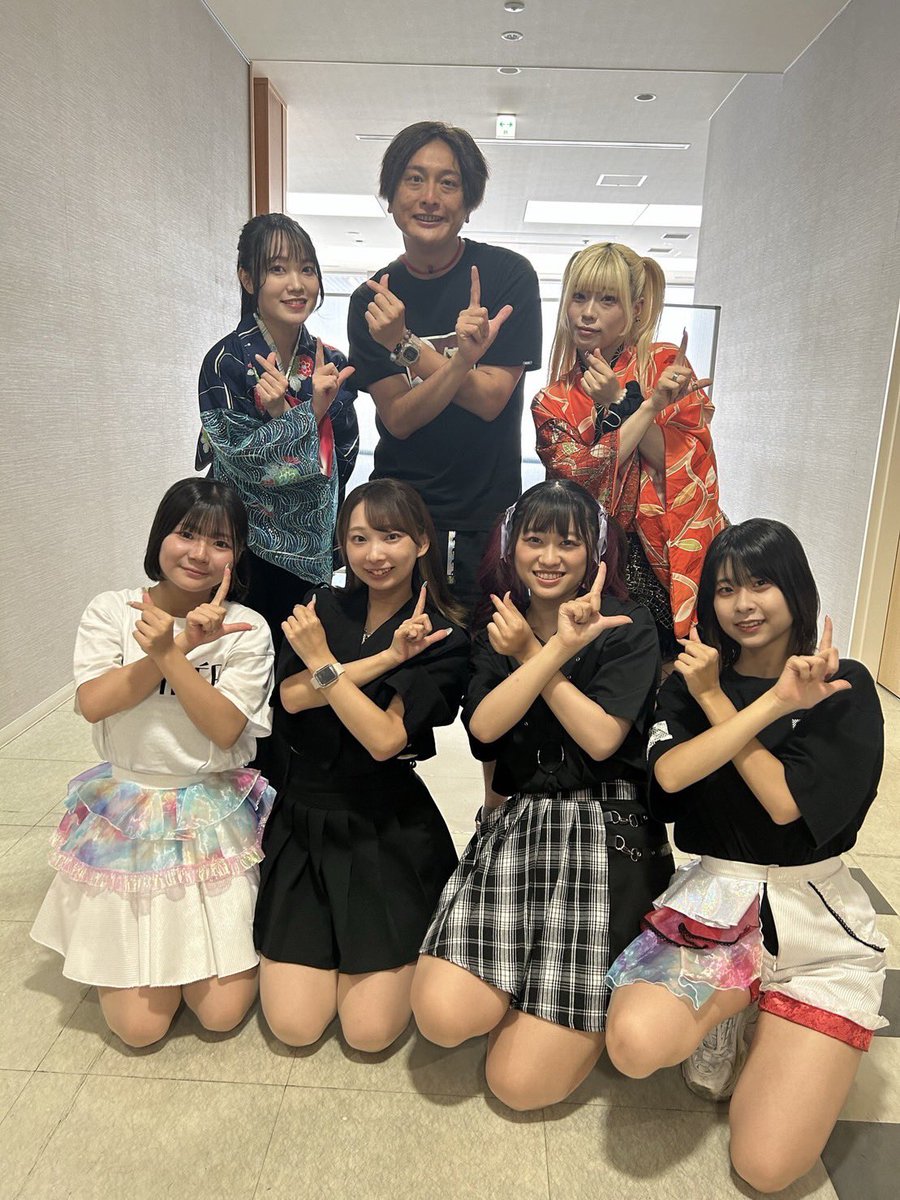 COzMIC_parade's tweet photo. 先日彦根のとある場所でご一緒にお写真を
JP（ジェーピー）さんと撮って頂きました！

お写真ありがとうございました☺️🌟

#おおきに #LOViSH https://t.co/FgYZdIgomj
