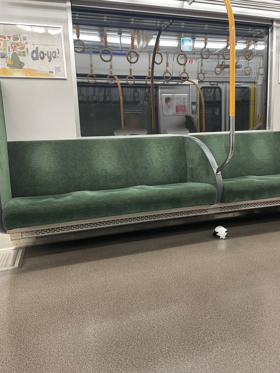 電車内におていかれたパンダ🐼