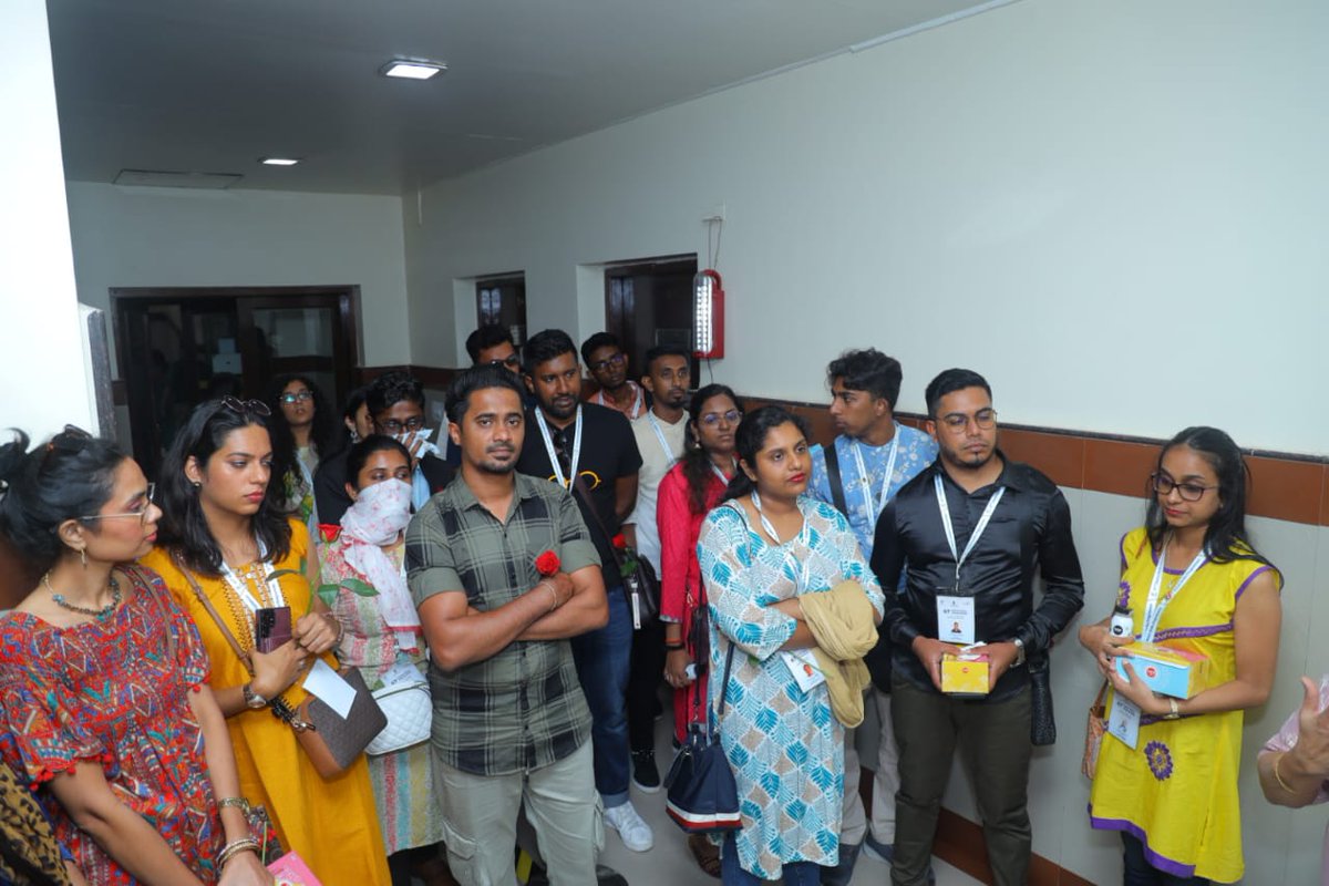 diaspora_india's tweet photo. #67KIP participants learned about India's COVID response, vaccine development and the world's largest vaccination drive while touring @icmr_niv. They visited research labs and had engaging interaction with resident scientists.
#vaccinemaitri #covaxin #pharmacyoftheworld https://t.co/1LE1OgzvqQ