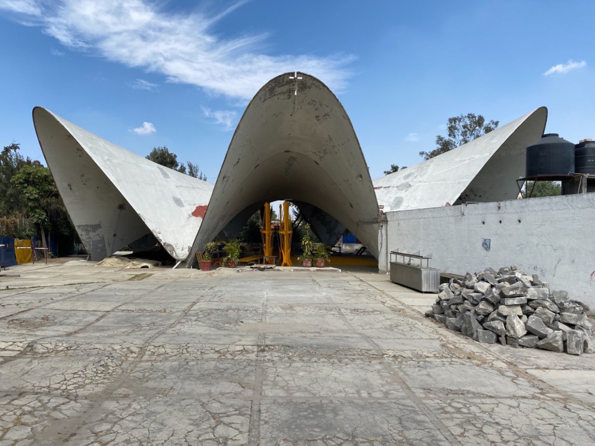 masa y vacío, color y pasión... Last days for inscriptions for the planopli #architecturejourney to #mexico (Dec 8-20th, 2023)! Check the website for loads of photos &amp; info, a preliminary travel schedule and inscription modalities. Photo: Félix Candela, los manantiales © Jao Smet