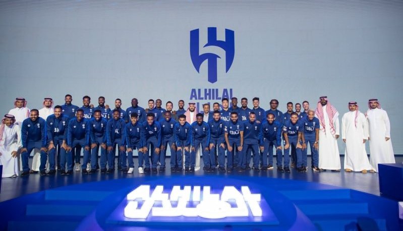 hilaly_1377's tweet photo. حاربوك وهاجموك لأنهم لم يكونوا ند لك
زرعوا أفكارهم السوداوية في عقول الجميع لتشويه صورتك
شيطنوك وأدلجوا العقول لتقبل فكرة أنك منتفع ومدعوم
أرادوا اقصائك من المشهد بكل الطرق
كونوا التحالفات ونشروا كل عناصرهم وتكاتفوا جميعاً لإسقاطك
لم ترضخ ولم تستسلم ولم تسقط بل قاتلت وناضلت وحاربت داخل المستطيل الأخضر لإنك لا تعرف لغة الدسائس والمكائد
والنتيجة:
أنت البطل الأقوى على مستوى قارة آسيا بلا منازع
أنت كما قال الراحل محمد الكثيري:
أسسه ((مارد)) واكتشفه ((عفريت)) وسماه ((ملك)) أنت ((عجين أمي)) و ((قصيدة أبي)) و ((خبز أبنائي))
أنت #الهلال