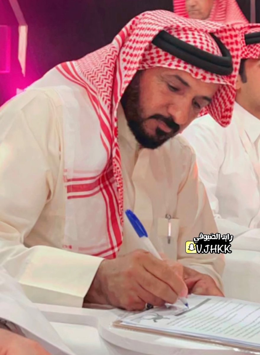 مالك الهجن مطلق الحر العطوي ثالث اكثر المشتريين في اليوم الاول بـ مزاد الهجن قام بـ شراء مطيتين بـ مبلغ يتجاوز 72 الف 
شاهين من محمد صالح ال رزق بـ 32 الف الاب شاهين بن عفيشه الام بنت مياس 
بنت سعد من محمد صالح ال رزق بـ40الف الاب سعد الام بنت الحصيني 
 #مهرجان_ولي_العهد_للهجن