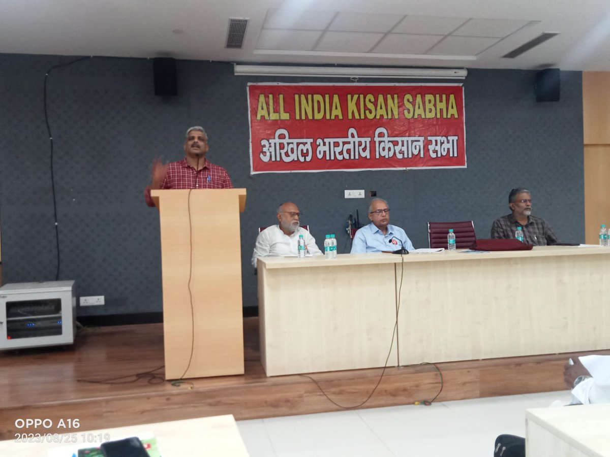 Organisational classes organised by All India Kisan Sabha for Hindi Speaking States on August 25th & 26th at HKS Surjeet Bhawan New Delhi. Comrade @VijooKrishnan, @DrAshokDhawale, @kp_aiks, and Hannan Mollah delivered classes on various topics.