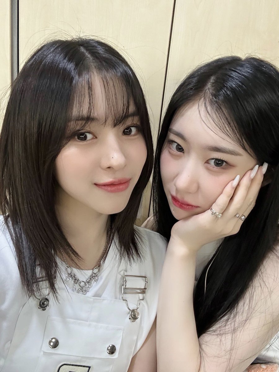 ITZYofficial's tweet photo. [ #인기가요 ]
We just ate it all up down this week!🍰
This summer is the best thanks to MIDZY❤‍🔥

🎬 ITZY - CAKE
https://t.co/l9q0TrlYke

🍰 M/V https://t.co/4Zmg5PHi1E
🎧 CAKE https://t.co/tXSJOPVu6x
🥊 ALBUM https://t.co/osraZbOaDb

#ITZY #MIDZY @ITZYofficial
#ITZY_KILLMYDOUBT
#ITZY_CAKE