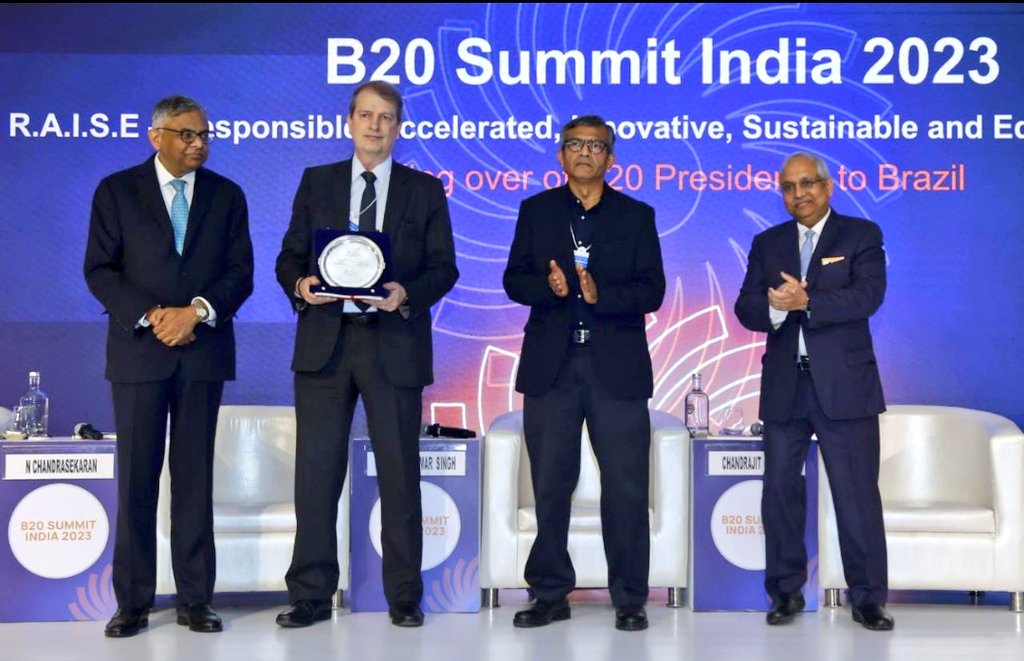 Passing the torch 🇮🇳🤝🏽🇧🇷  

The #B20 Presidency has officially been handed over from India to Brazil. 🇮🇳🤝🏽🇧🇷 Exciting times ahead as we continue shaping global business priorities together. #B20IndiaSummit #B20Brazil #GlobalPartnership 🌐🤝 #G20India2023