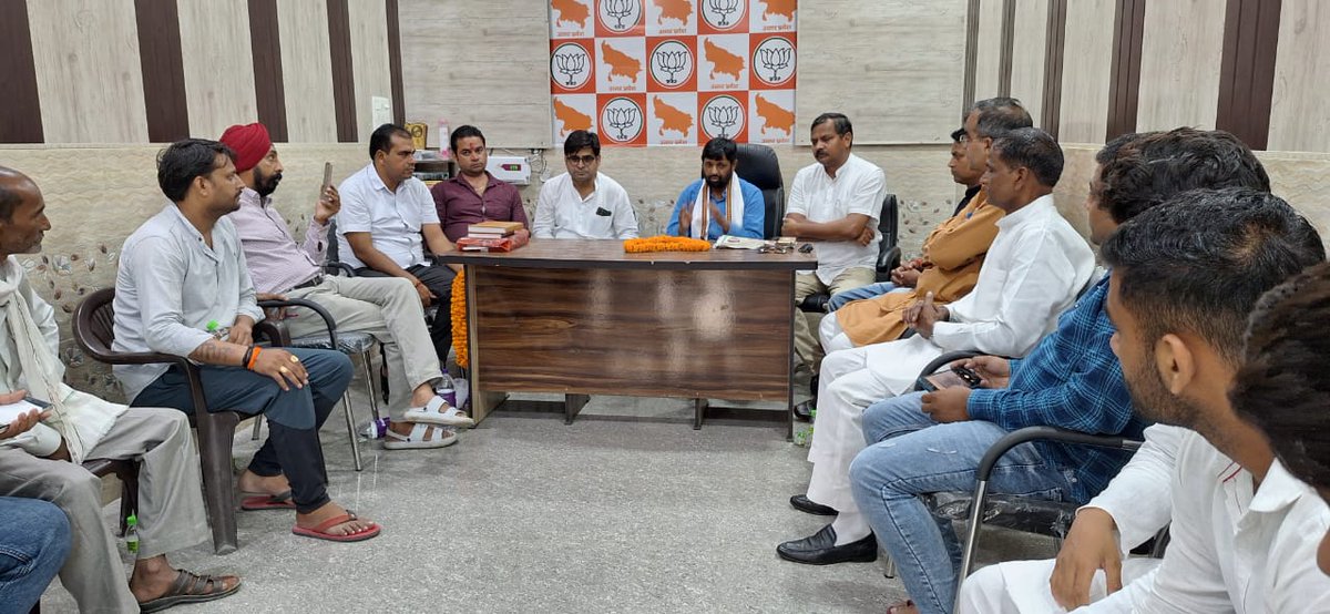 mp_kaushal's tweet photo. नगीना लोकसभा के अंतर्गत भाजपा नूरपुर विधानसभा कार्यालय पर अनिल सूद जी एवं पार्टी के पदाधिकारी बंधुओं द्वारा आत्मीय स्वागत किया गया।
सभी कार्यकर्ता बंधुओं का आभार व्यक्त करते हुए उनके साथ बैठक कर आगामी कार्यक्रमों पर चर्चा की। https://t.co/QHpfSDt4eC